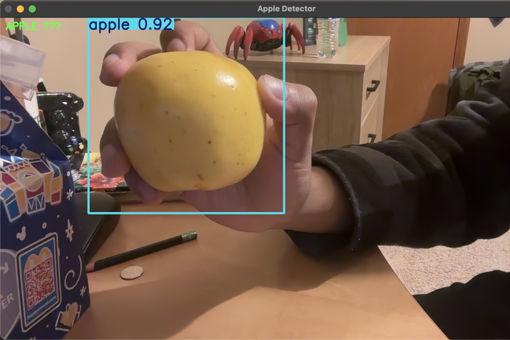 Apple detection using YOLOv8 with bounding box and confidence